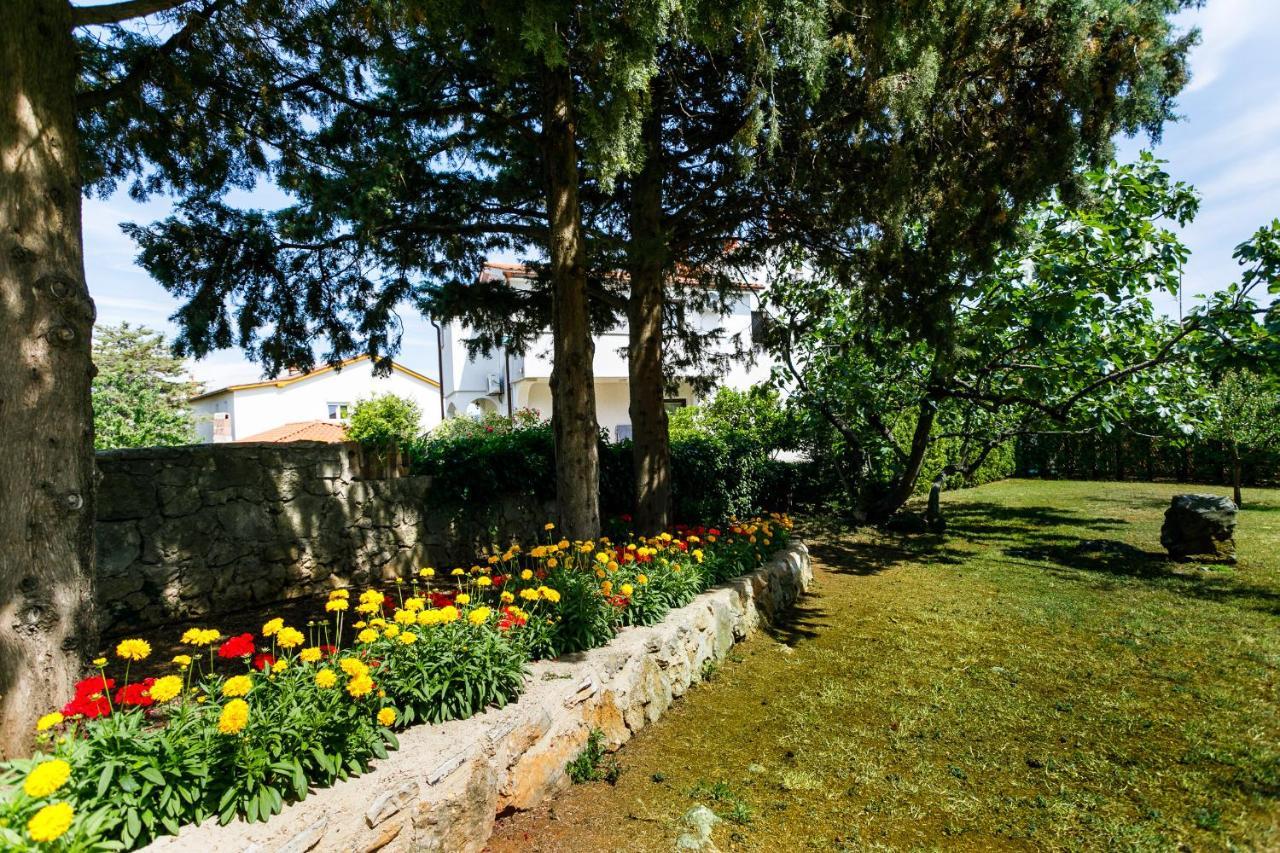 Studios Nada Krk Town Exterior foto