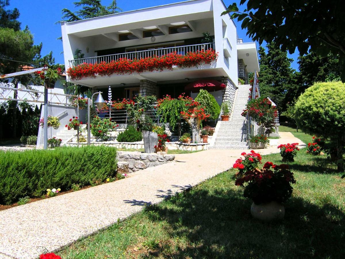 Studios Nada Krk Town Exterior foto