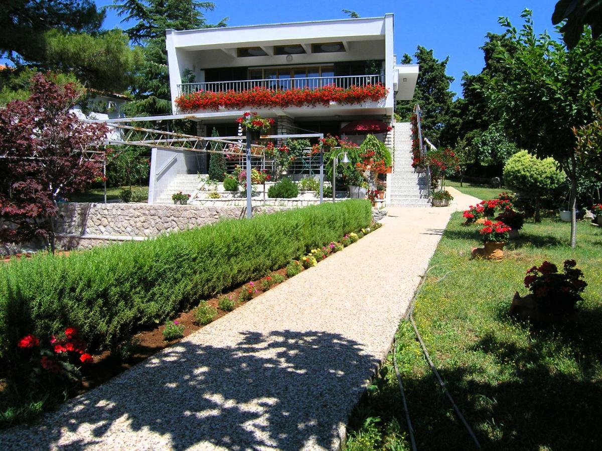 Studios Nada Krk Town Exterior foto